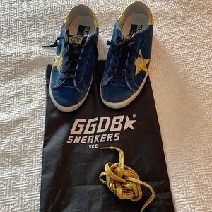 Golden Goose blue with gold details. Have an extra golfe lace.
